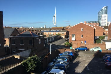 2 bed flat, High Street, Near university, Portsmouth, PO12HS - Image 2